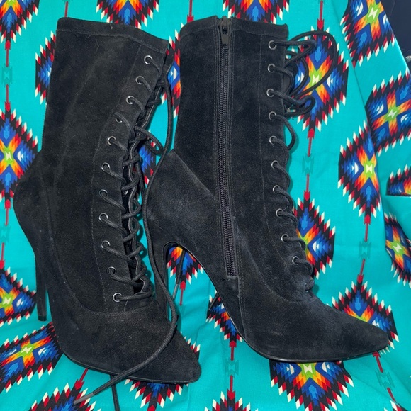 STEVE MADDEN 🖤 LACEUP BOOTIE - Picture 1 of 4